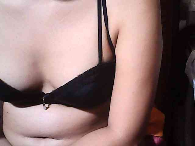 HornyNica webcam