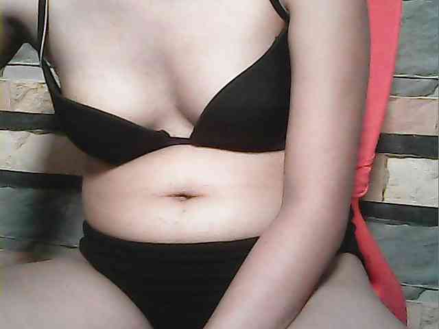 HornyNica webcam