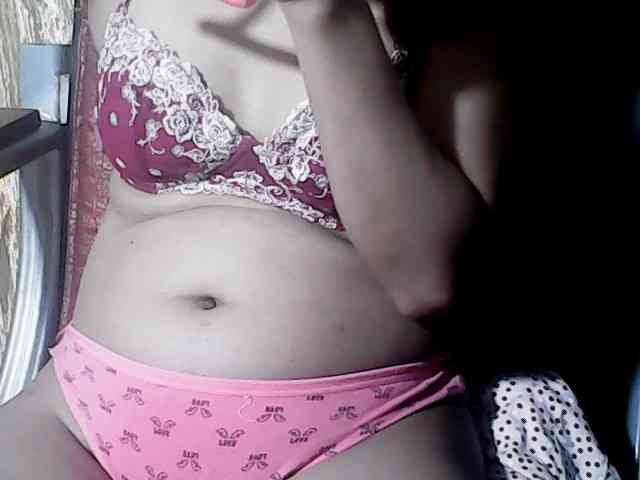 HornyNica webcam