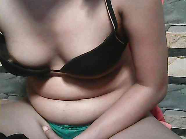HornyNica webcam