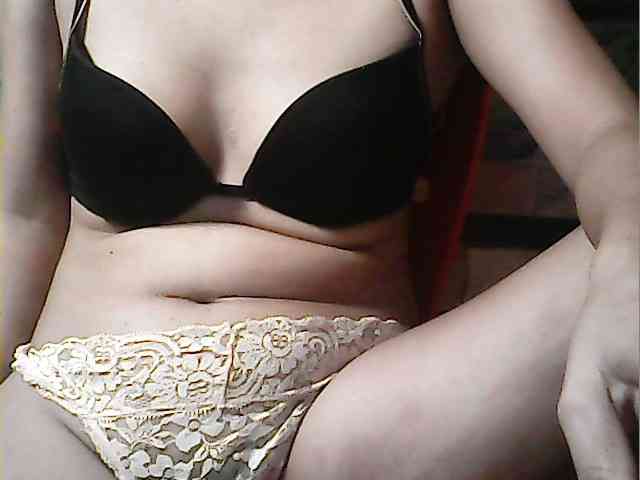 HornyNica webcam
