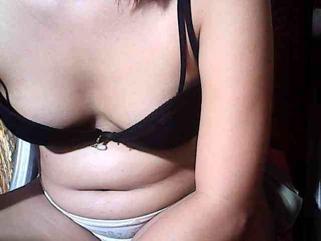 HornyNica webcam