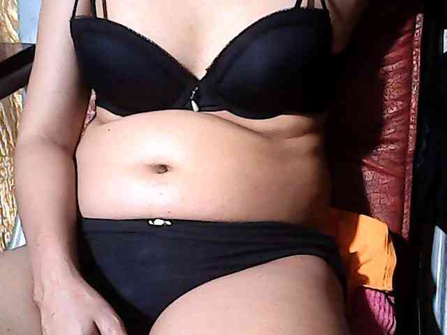 HornyNica webcam