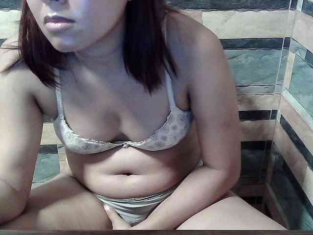 HornyNica webcam