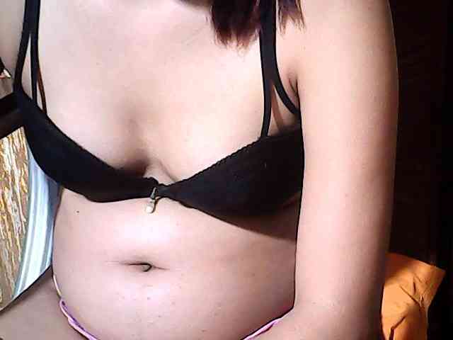 HornyNica webcam