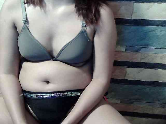 HornyNica webcam