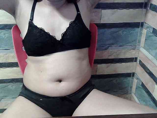 HornyNica webcam