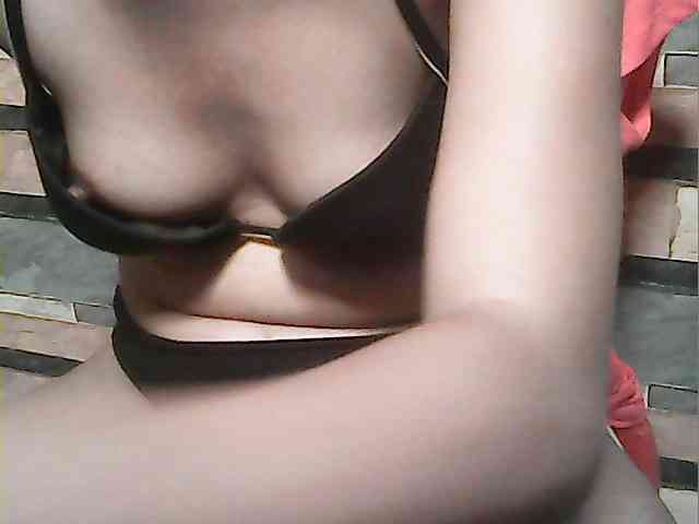 HornyNica webcam