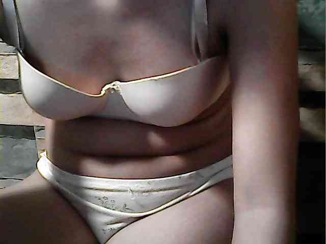 HornyNica webcam