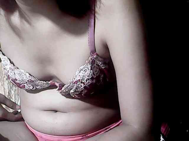 HornyNica webcam