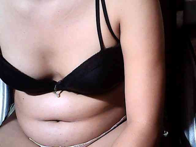 HornyNica webcam