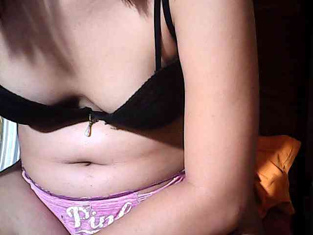 HornyNica webcam