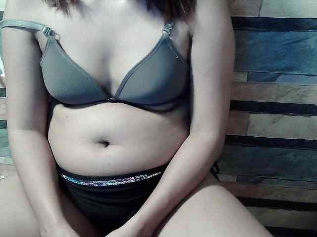 HornyNica webcam