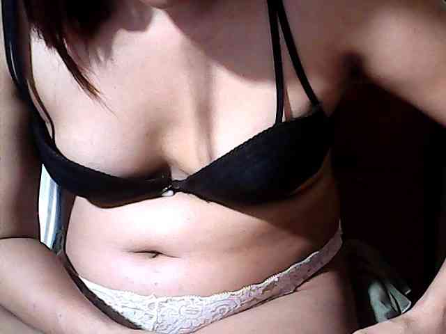 HornyNica webcam