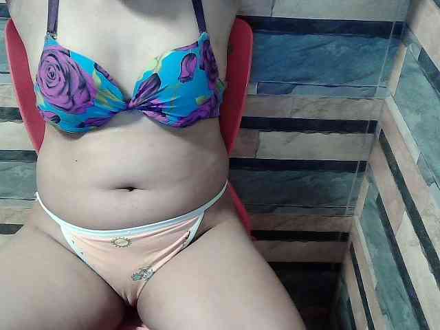 HornyNica webcam