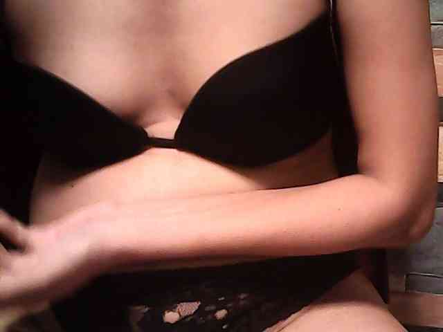 HornyNica webcam