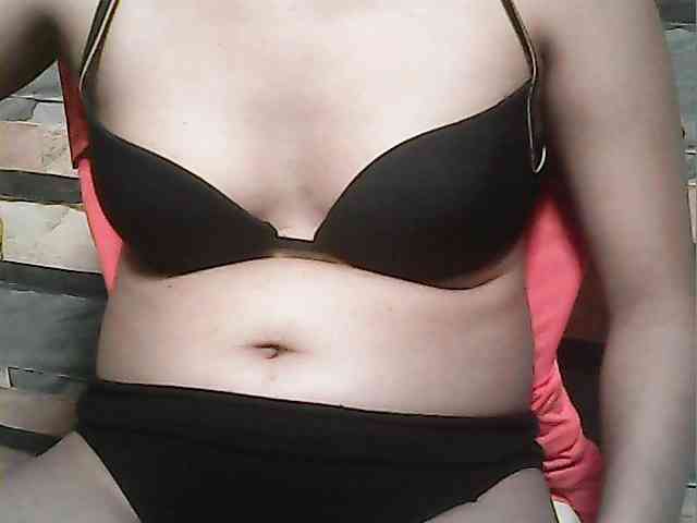 HornyNica webcam