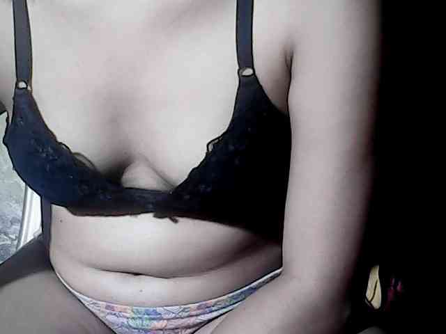 HornyNica webcam