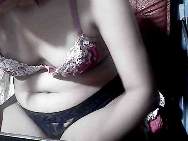 HornyNica webcam