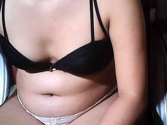 HornyNica webcam