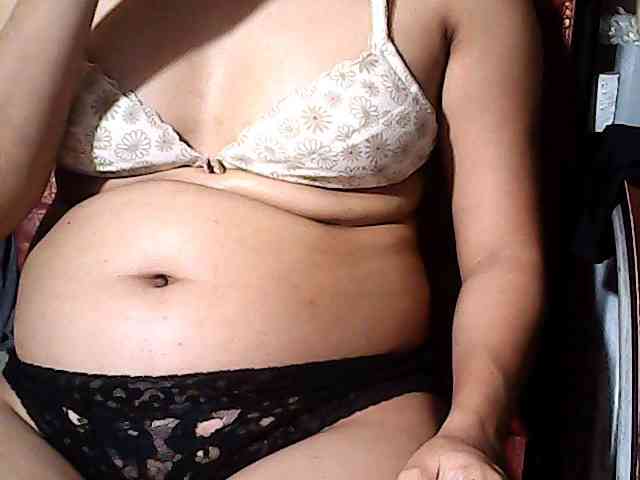 flowerhairypinay Live Webcam on BongaCams