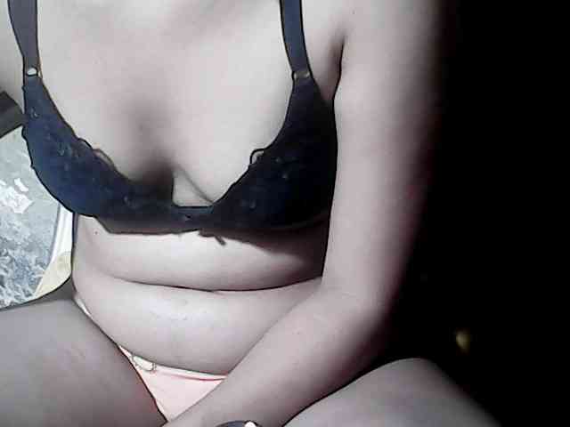 HornyNica webcam