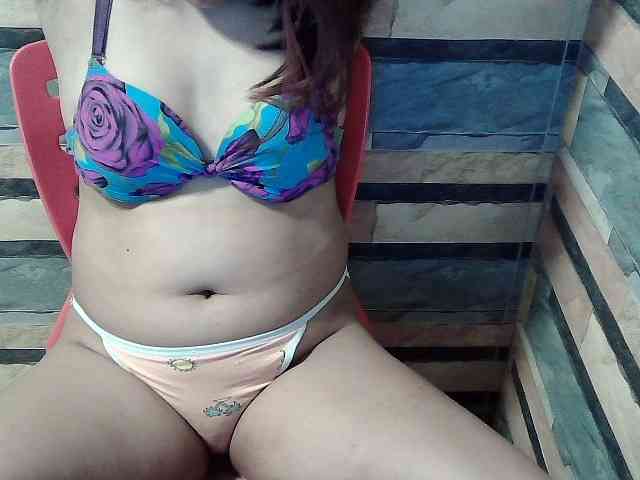 HornyNica webcam