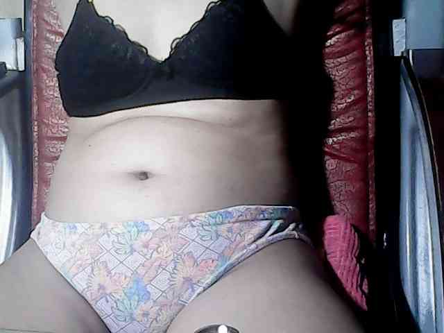 HornyNica webcam
