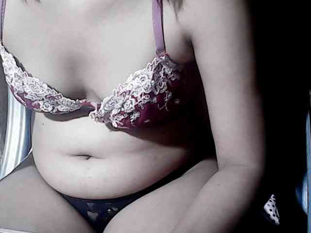 HornyNica webcam