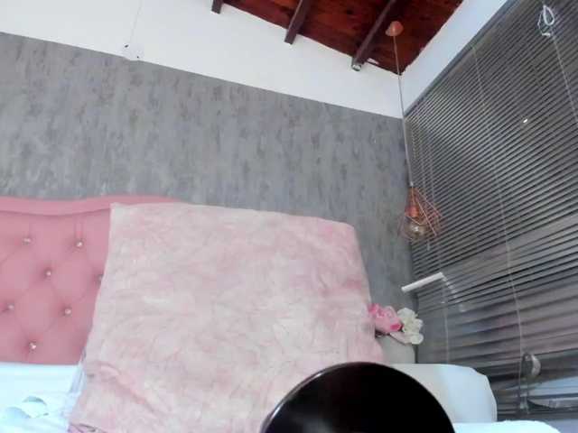 Nahomidi-bello live cam on BongaCams