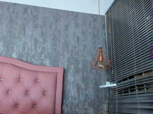 Nahomidi-bello live cam on BongaCams