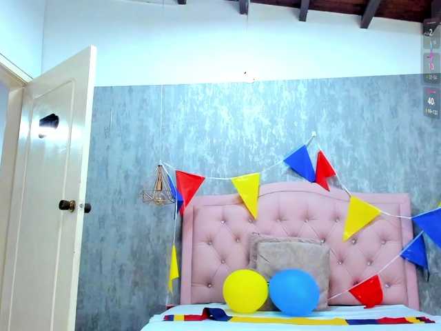 Nahomidi-bello live cam on BongaCams