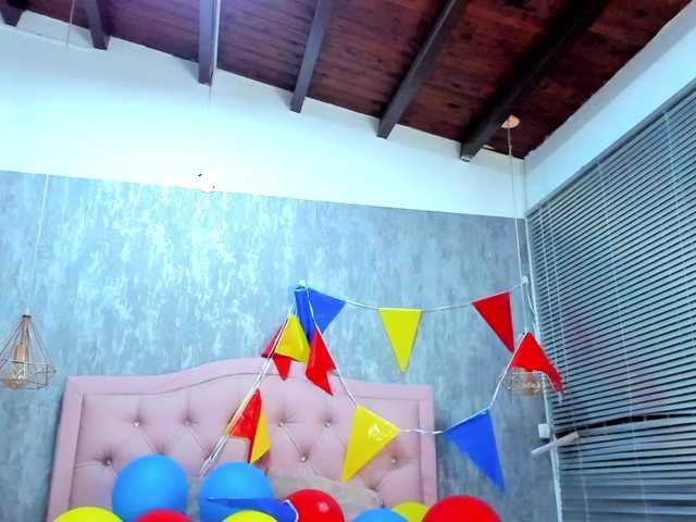 Nahomidi-bello live cam on BongaCams