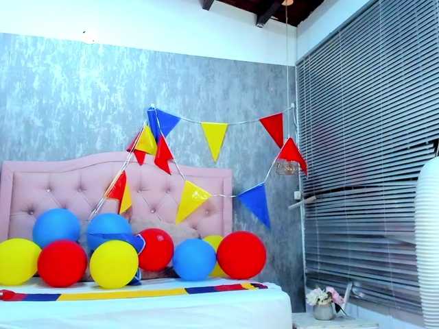 Nahomidi-bello live cam on BongaCams