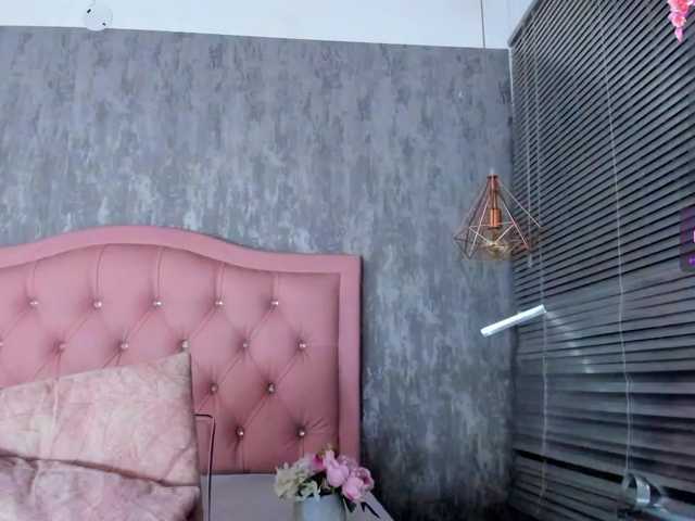 Nahomidi-bello live cam on BongaCams