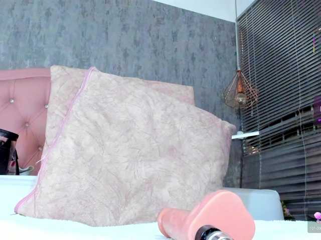Nahomidi-bello live cam on BongaCams