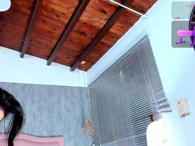Nahomidi-bello live cam on BongaCams