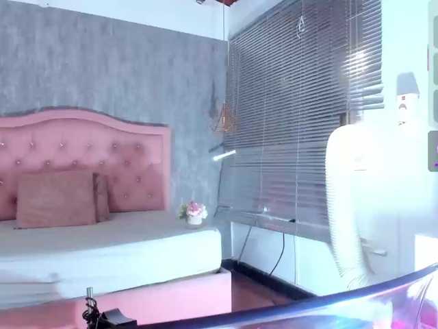 Nahomidi-bello live cam on BongaCams