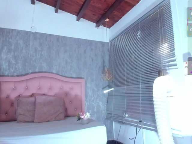 Nahomidi-bello live cam on BongaCams