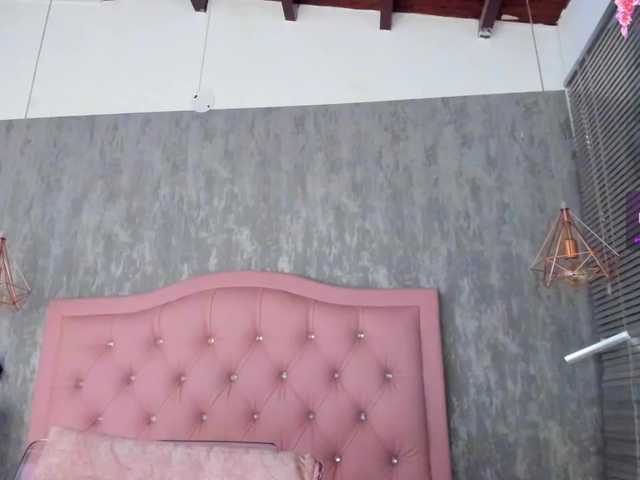 Nahomidi-bello live cam on BongaCams