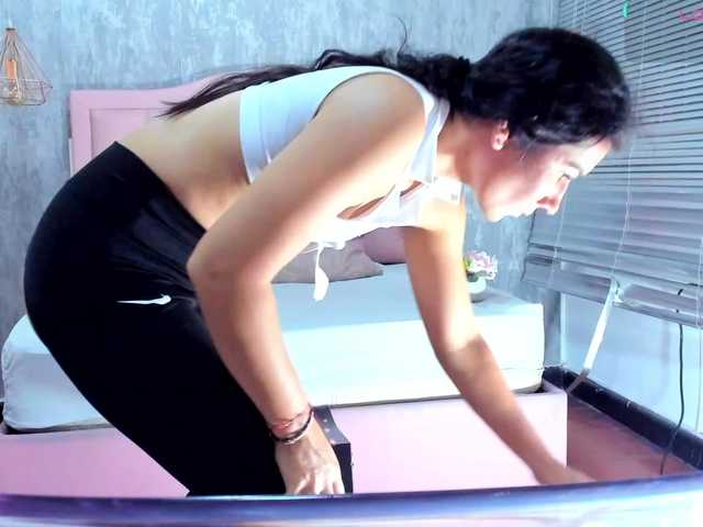 Nahomidi-bello live cam on BongaCams