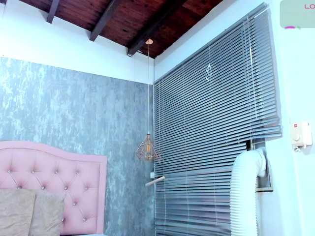Nahomidi-bello live cam on BongaCams