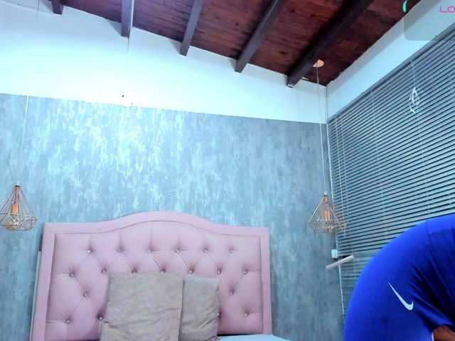 Nahomidi-bello live cam on BongaCams