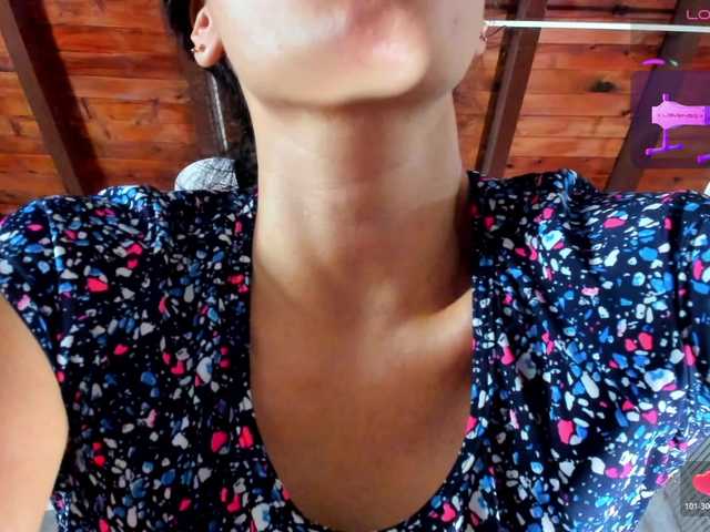 Nahomidi-bello live cam on BongaCams
