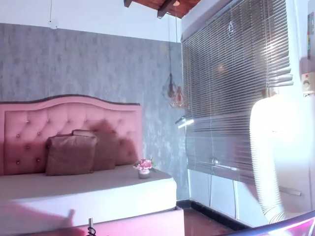 Nahomidi-bello live cam on BongaCams