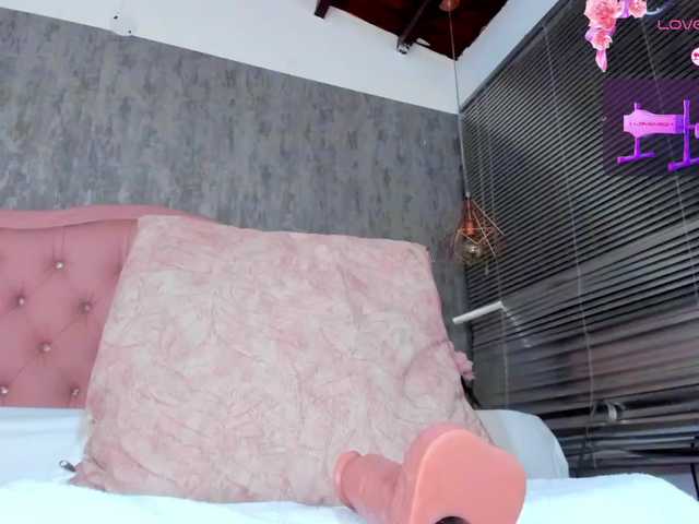 Nahomidi-bello live cam on BongaCams