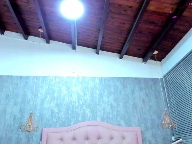 Nahomidi-bello live cam on BongaCams