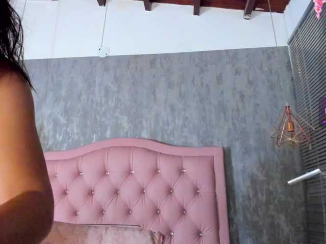 Nahomidi-bello live cam on BongaCams