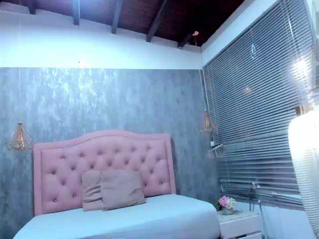 Nahomidi-bello live cam on BongaCams