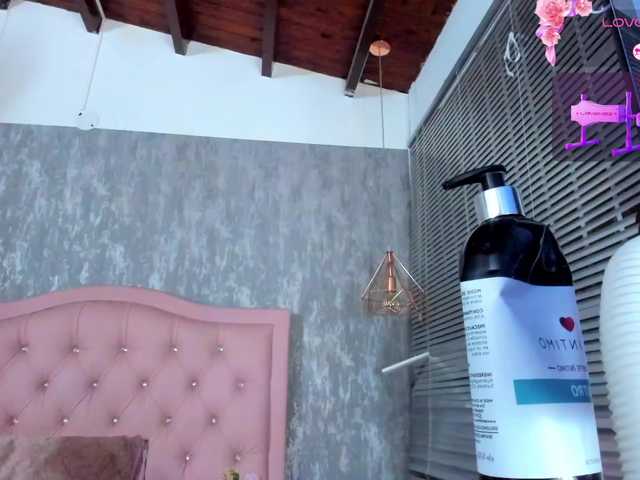 Nahomidi-bello live cam on BongaCams